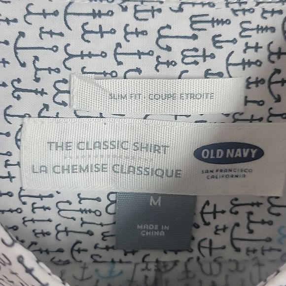 NWT Lightweight Old Navy button down with anchor print. Size M - Picture 3 of 6